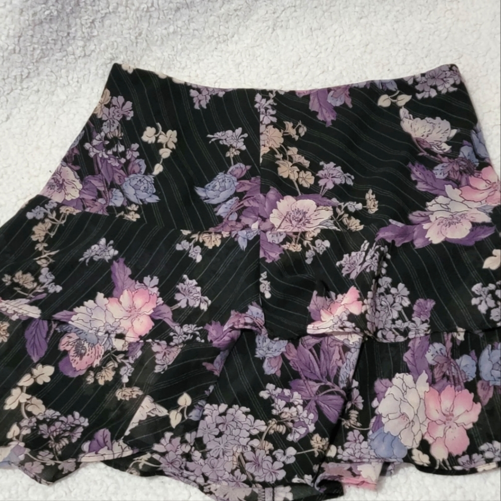 Star City floral ruffle skirt. Soft colors, light weight, size 7 like new